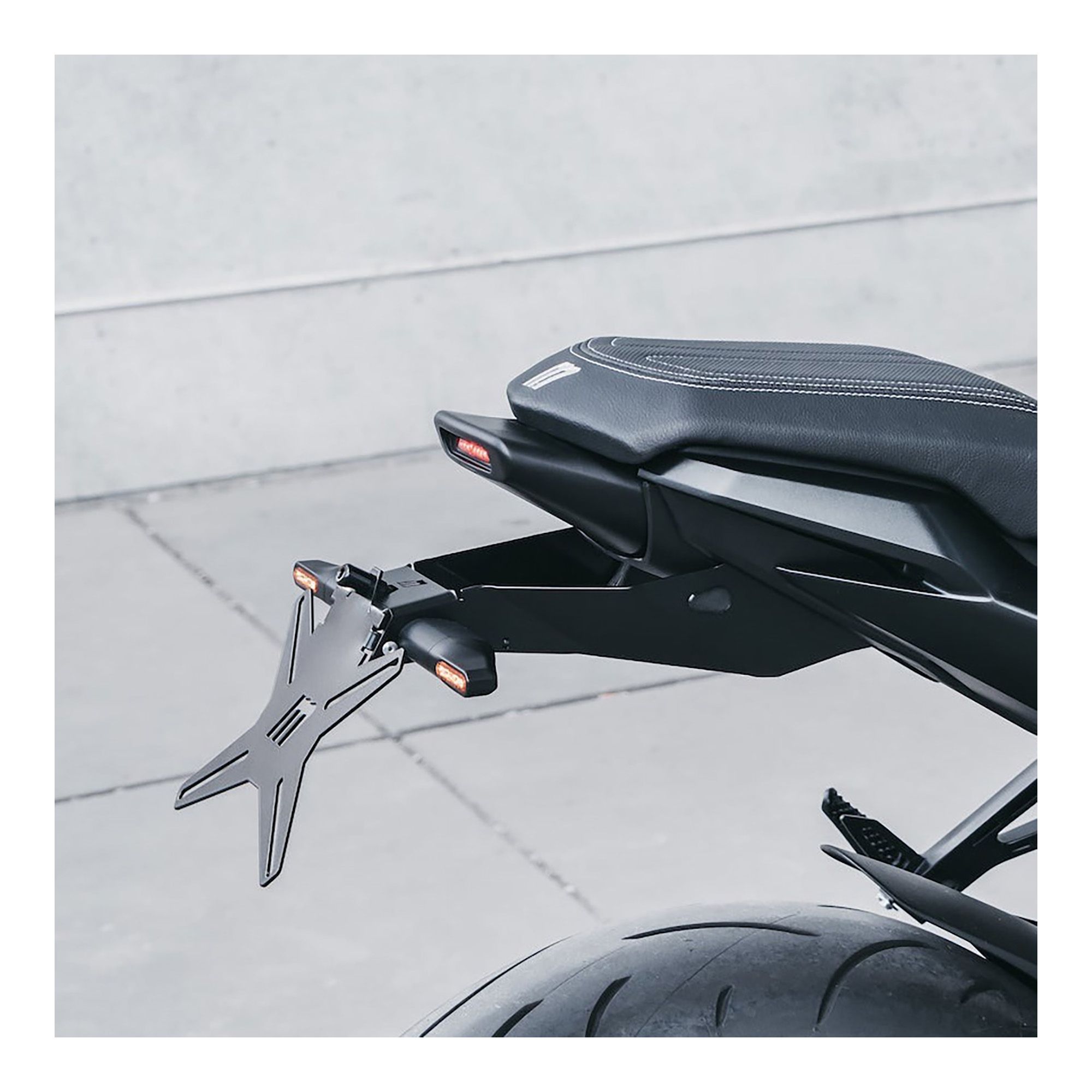 MOTOISM Rücklicht schwarz/rot f. clean-style